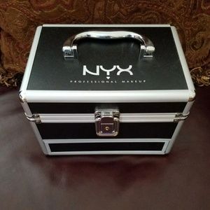 NYX Trainer makeup case
